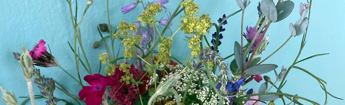 Fuoco, fiori, profumo di erbe: celebra la magia della notte di mezza estate - Fuoco, fiori, profumo di erbe: celebra la magia della notte di mezza estate